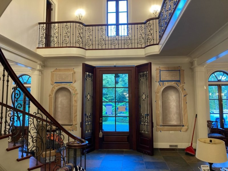 Foyer with plaster niches